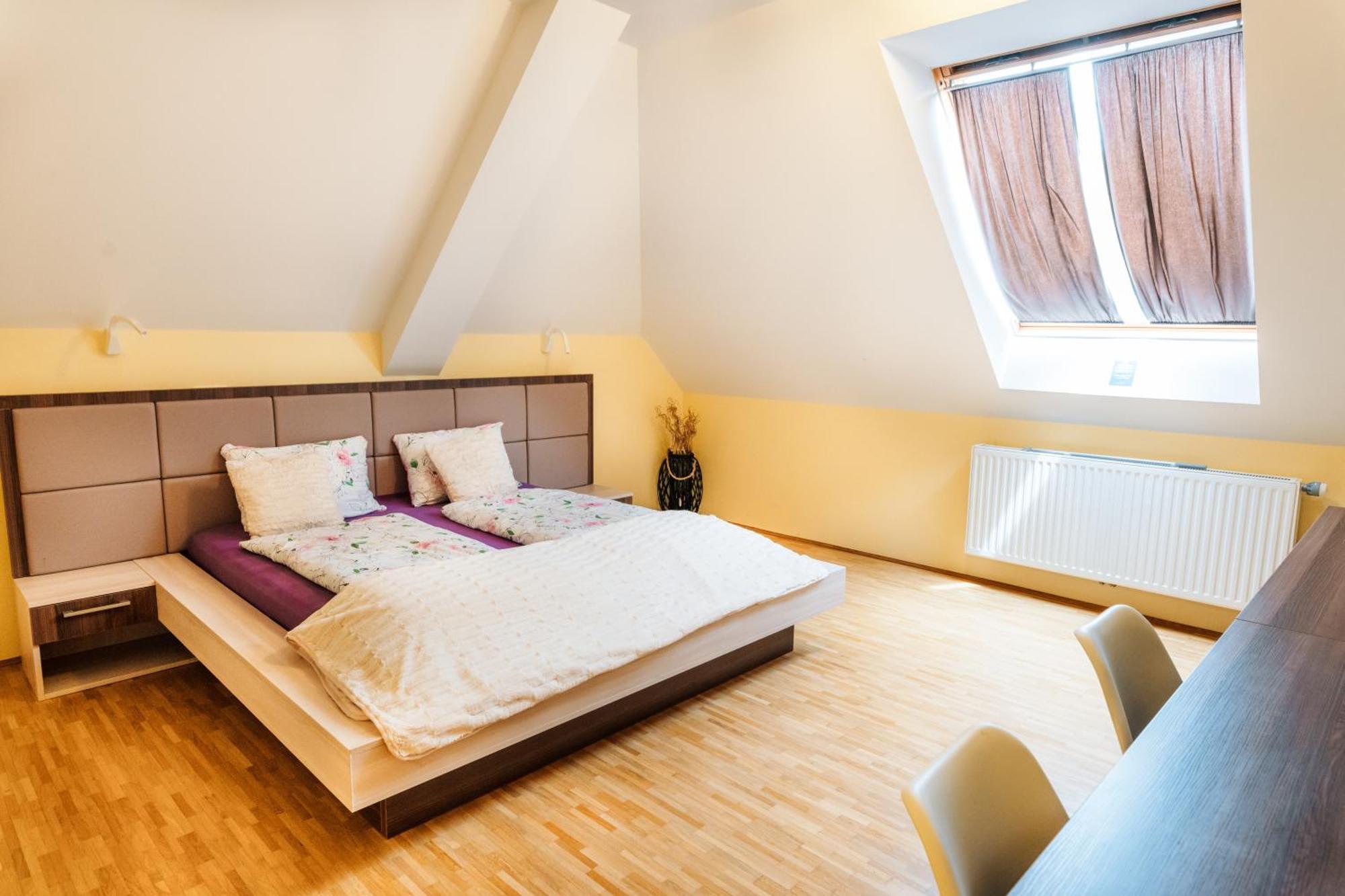 Dvorec Trebnik - Sobe Slovenske Konjice Bagian luar foto