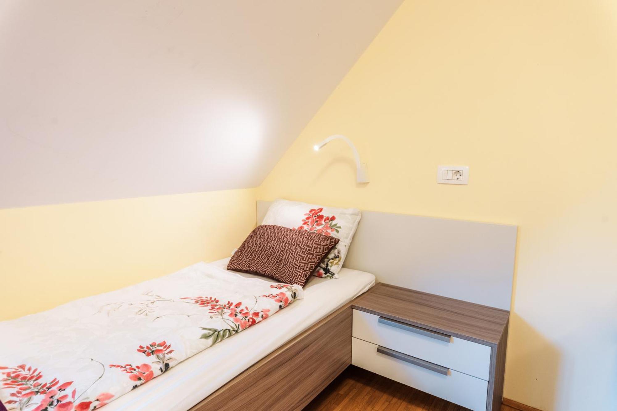 Dvorec Trebnik - Sobe Slovenske Konjice Bagian luar foto