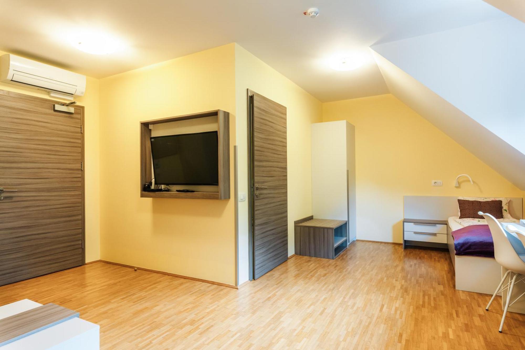 Dvorec Trebnik - Sobe Slovenske Konjice Bagian luar foto