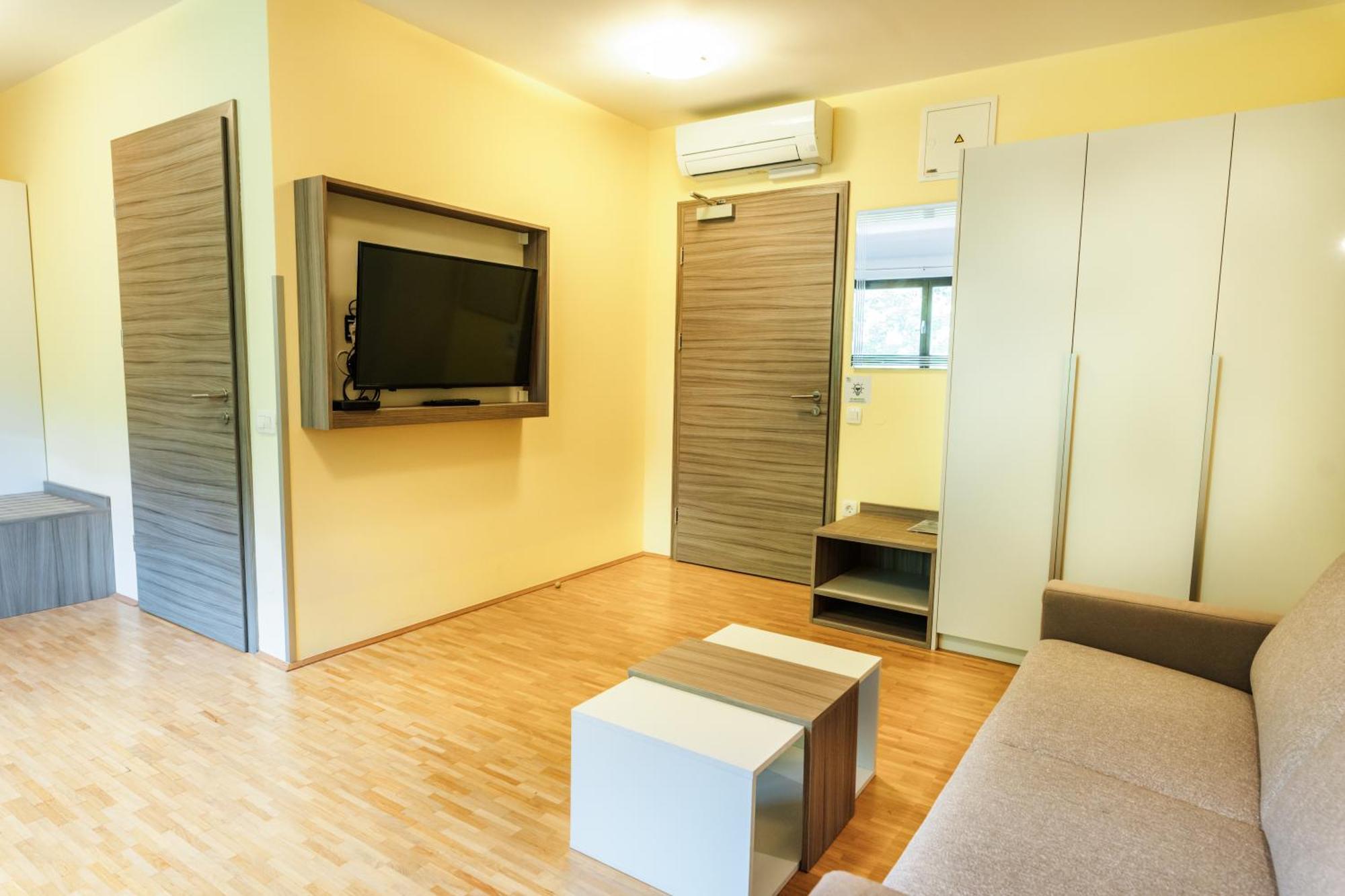 Dvorec Trebnik - Sobe Slovenske Konjice Bagian luar foto